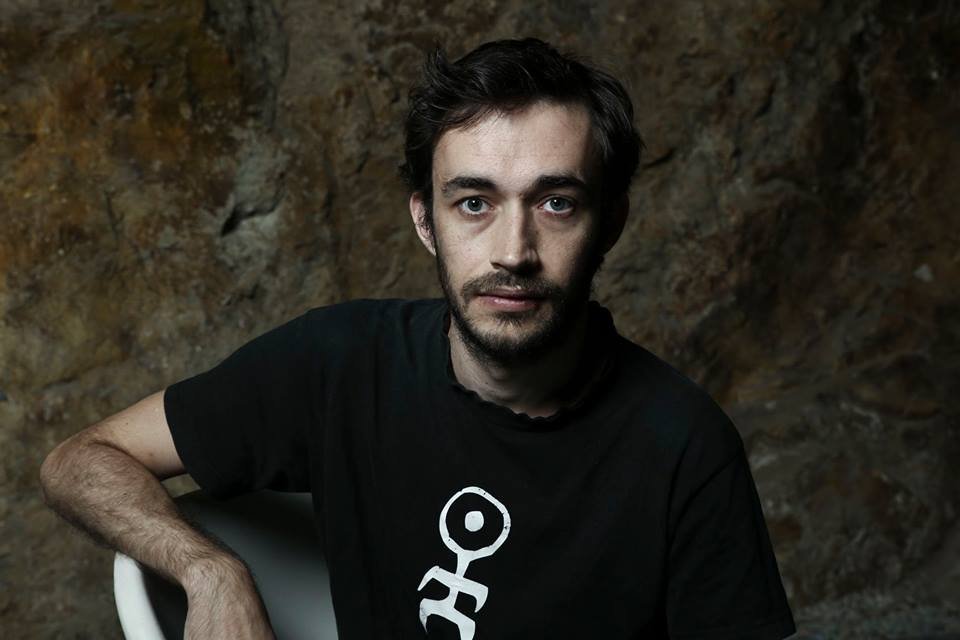 Άρης Μπαλής: Τα βαμπίρ είναι ένας εαυτός που επιθυμούμε αλλά παραμένει σε ένα σκοτάδι