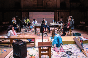 «Σκίτσο 2 | Η ποίηση είναι στους δρόμους» σε σύλληψη – δημιουργία Θεανώς Μεταξά από την Πειραματική Σκηνή του Εθνικού Θεάτρου στο Θέατρο Δίπυλον